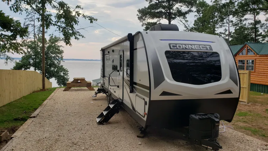 Privacy is offered on either side of the rv slot.